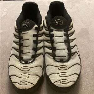 Nike Air Black and White Athletic Shoes